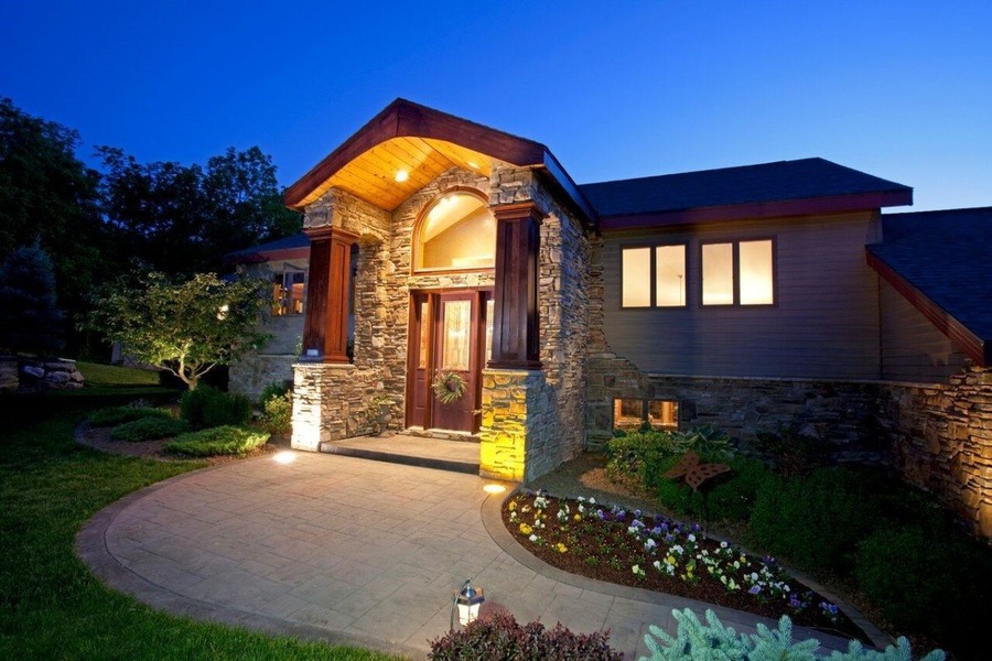 3 Advantages of a Smart Home Surveillance System 